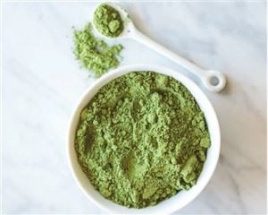 Čisti matcha v prahu